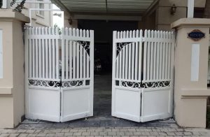 Cổng mở gấp 4 cánh